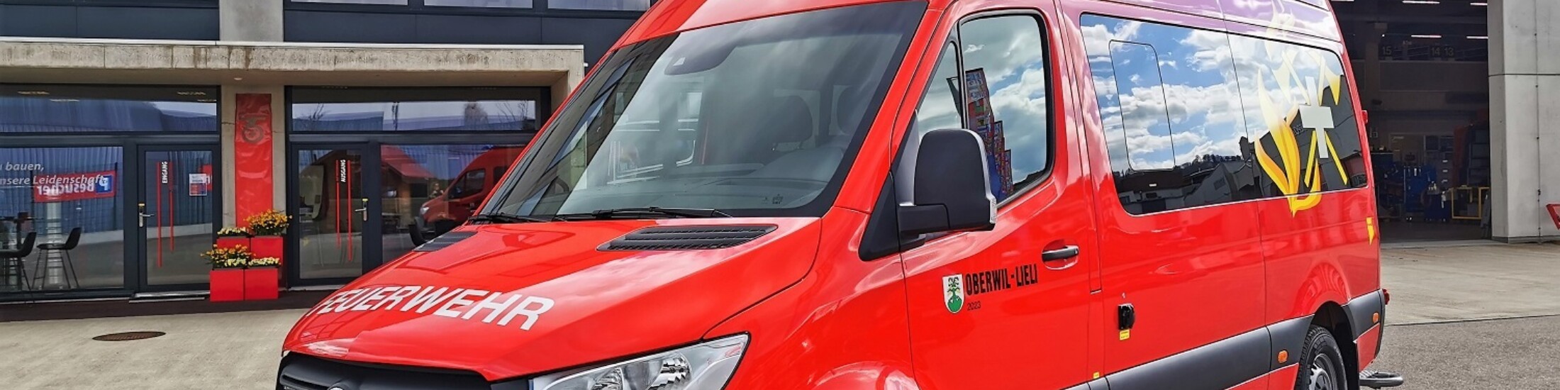 Fahrzeug Mannschaftstransport-Fahrzeuge in Fahrtrichtung Fahrzeug Mannschaftstransport-Fahrzeuge in Fahrtrichtung